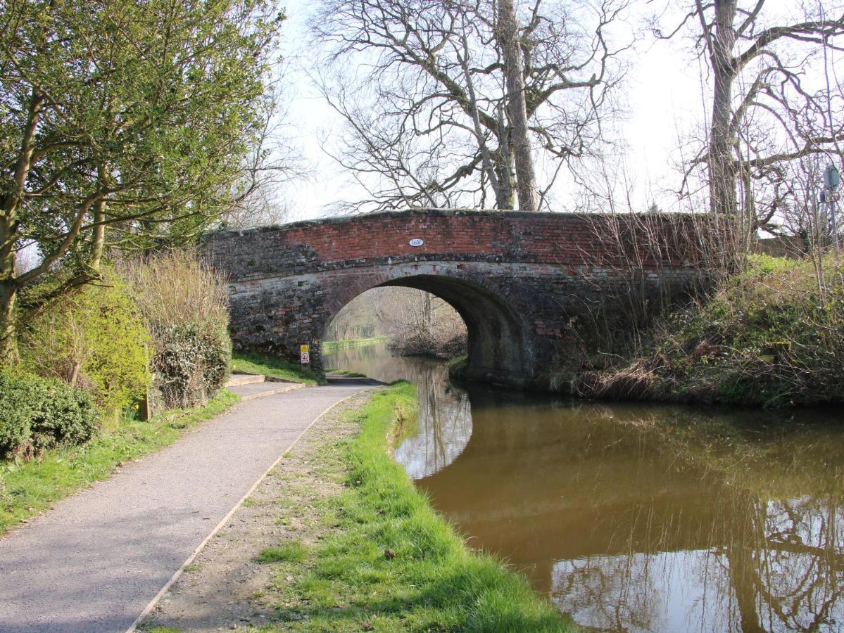 Belmont Bridge Villa Oswestry Exterior photo