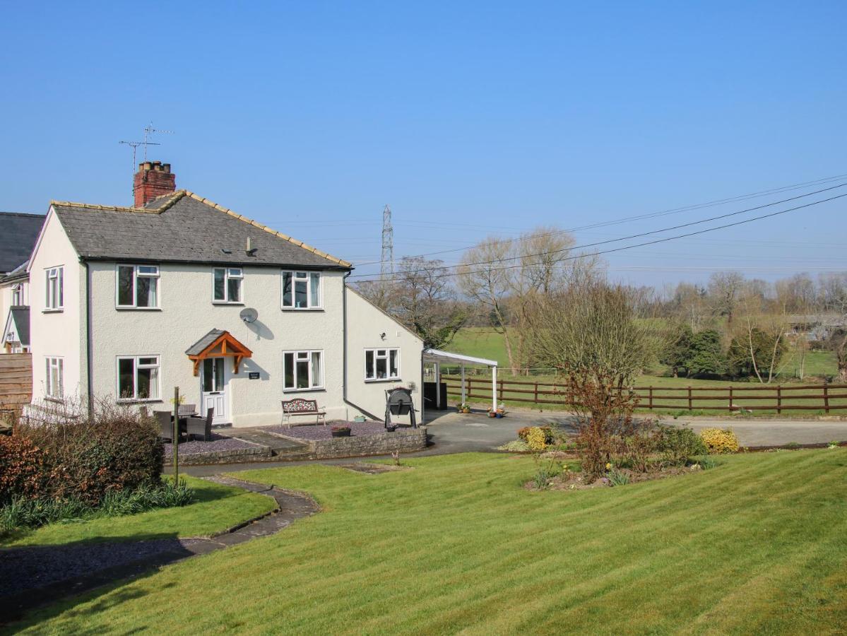 Belmont Bridge Villa Oswestry Exterior photo