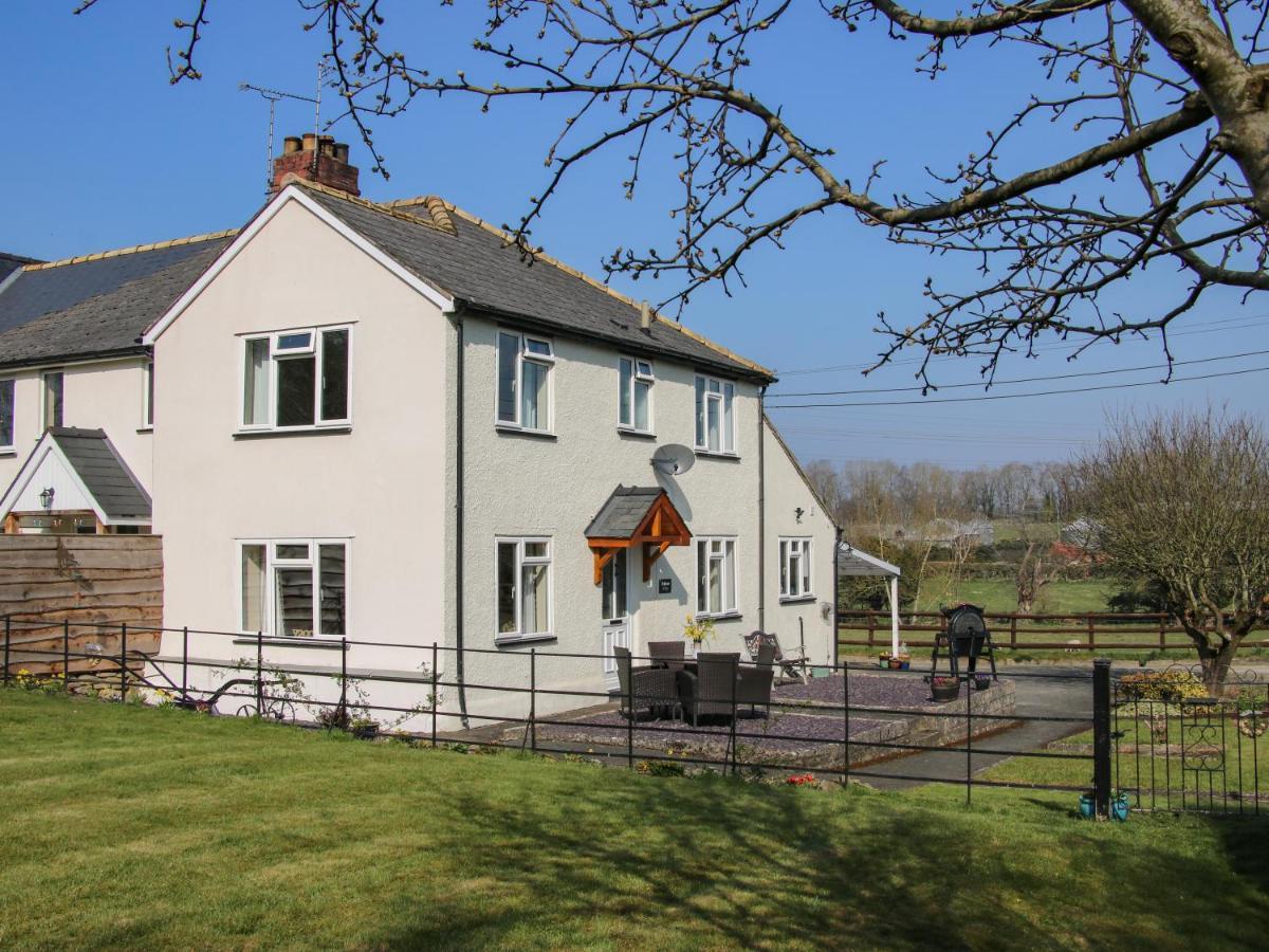Belmont Bridge Villa Oswestry Exterior photo